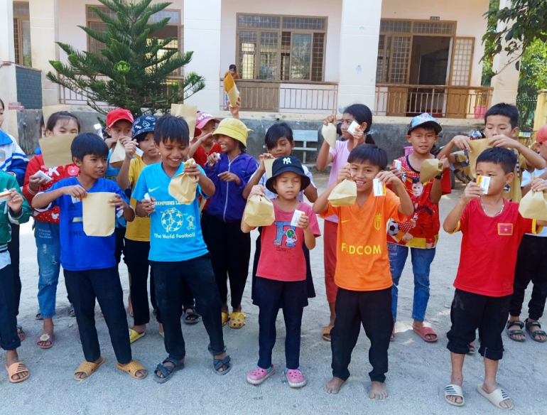 School children with stool collection packs for clinical trial project looking into deworming program in Vietnam. Credit: Dinh Ng Nguyen