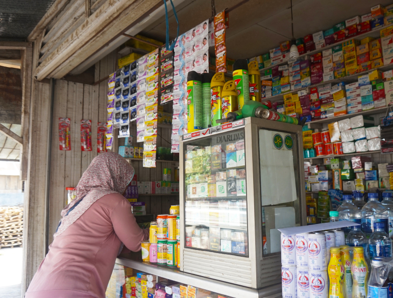 A community drug store, pharmacy in Indonesia. Credit: Kirby Institute.