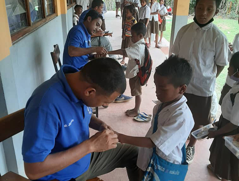 Primary school children undergoing clinical skin examination in Timor-Leste. Credit: Susan Vaz Nery/Kirby Institute.