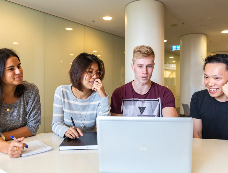 Diverse group of Kirby students collaborating. Credit: Kirby Institute/Bec Lewis