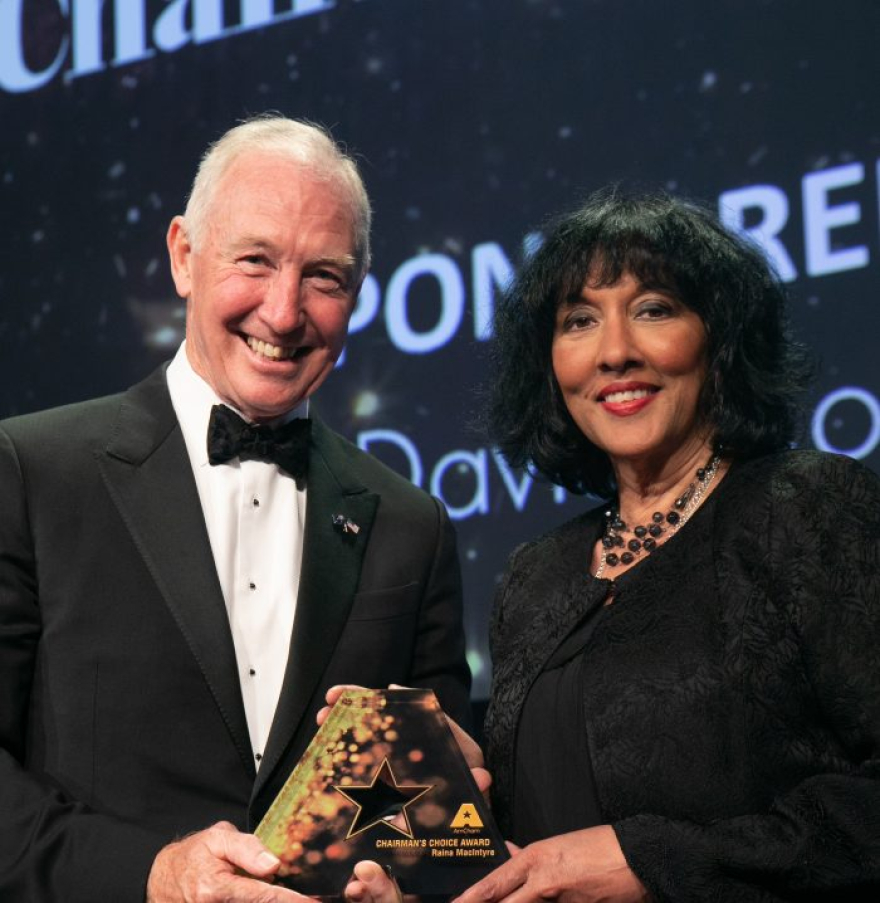 AmCham Chairman David Moffatt presents Professor Raina MacIntyre with the 2026 AmCham Alliance Chairman's Choice Award.
