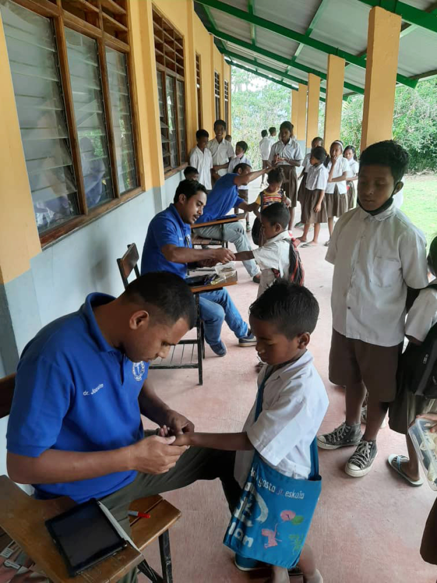 Children in Timor-Leste undergoing skin checks.
