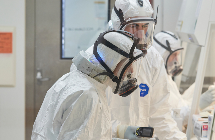 Lab scientists in full PPE working on COVID Omicron research in PC3 containment lab. Credit: UNSW/Richard Freeman